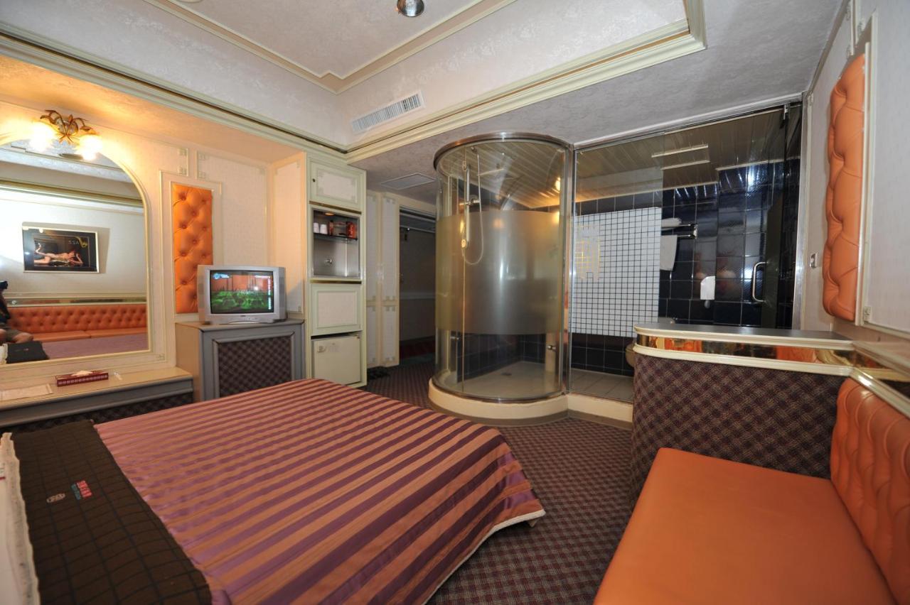 Cyue Chao Hotel เถาหยวน ภายนอก รูปภาพ